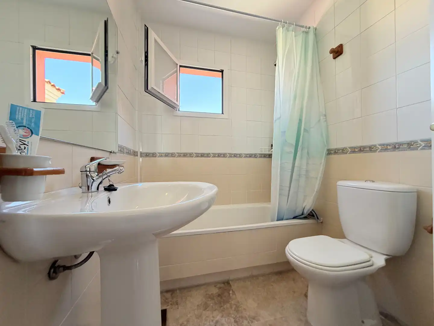 Casa adosada en venta en Calle las Marismas, Salteras