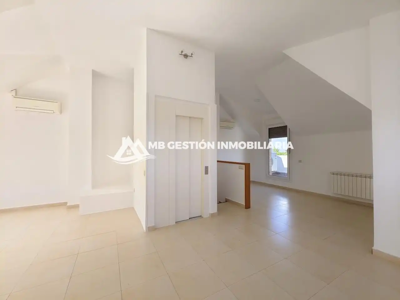Casa adosada en venta en Fuenlabrada con Aire acondicionado, Calefacción y Jardín privado