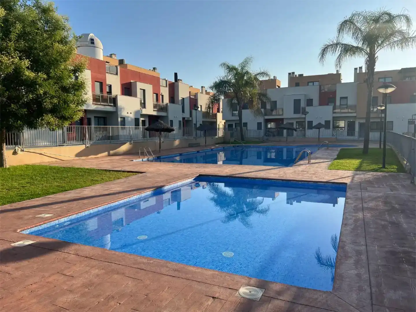 Piscina de Casa adosada en venda en San Antonio de Benagéber amb Aire condicionat, Piscina i Balcó