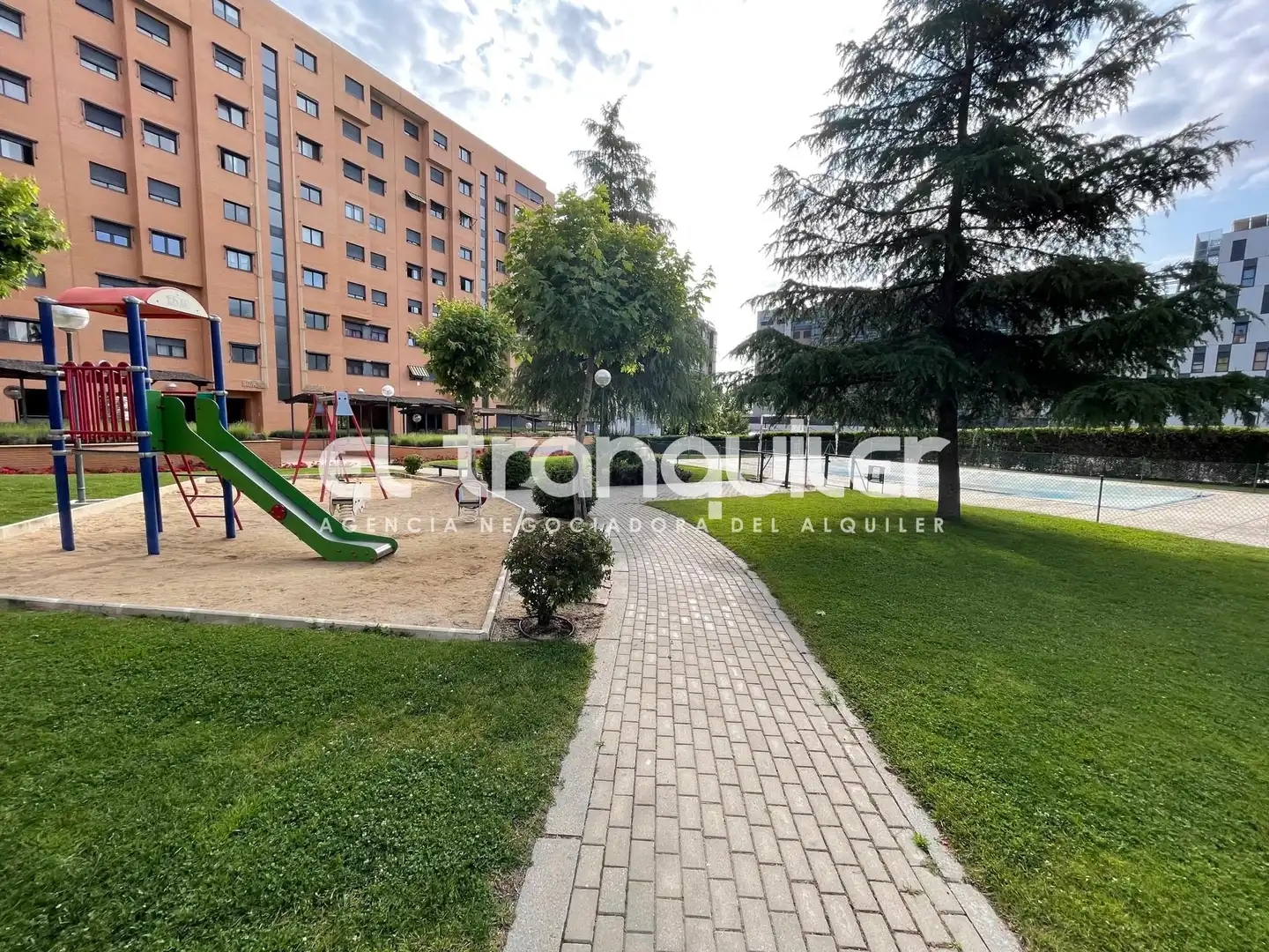 Parking of Flat for rent in Madrid  with Air Conditioner, Parquet flooring and Swimming Pool