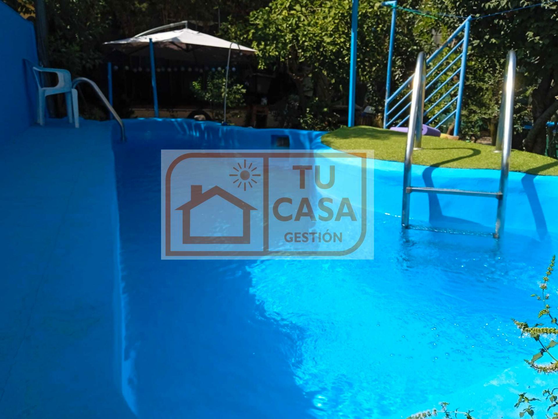 Piscina de Casa o xalet en venda en Cáceres Capital amb Aire condicionat, Calefacció i Jardí privat