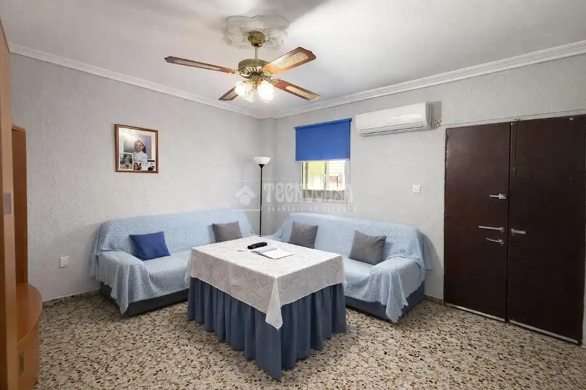 Living room of Detached homes for sale in Sevilla  with Air Conditioner and Terrace