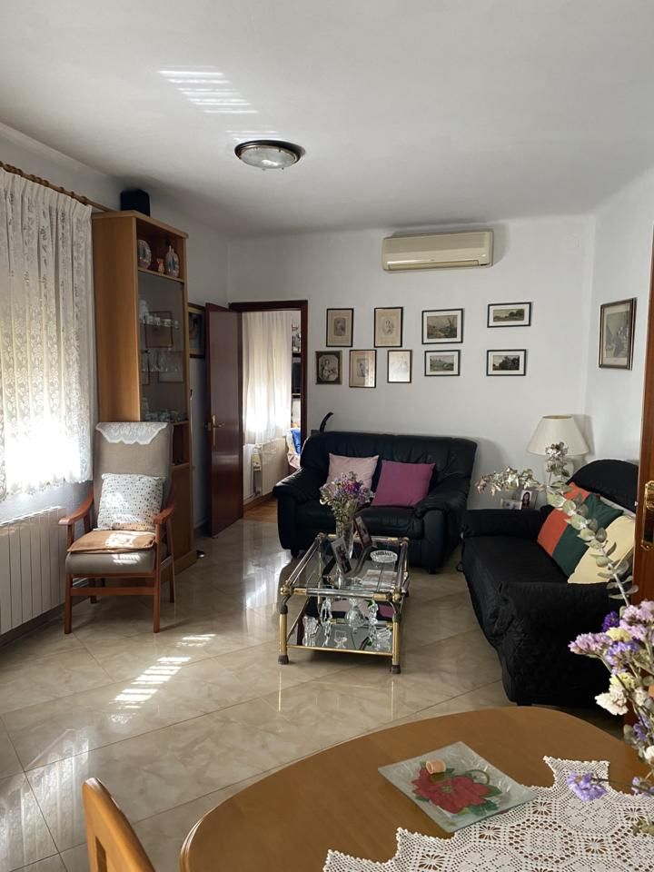 Living room of Building for sale in Santa Coloma de Gramenet