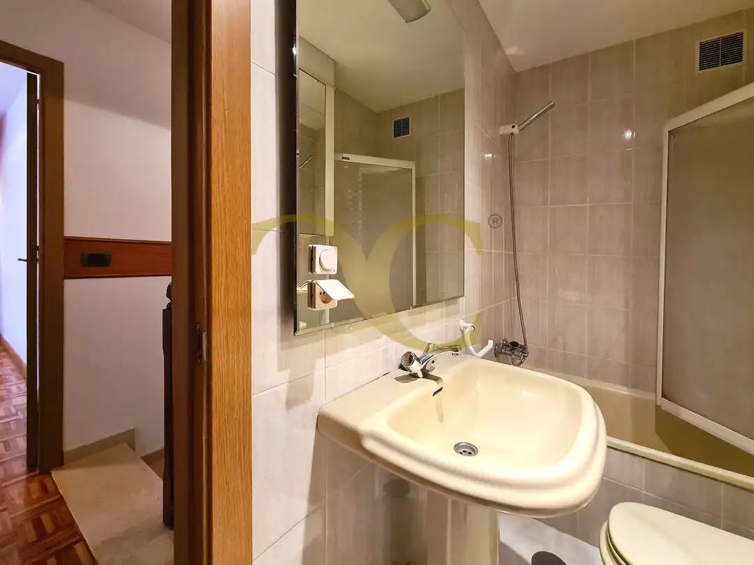Baño de Dúplex en venta en Gijón  con Calefacción