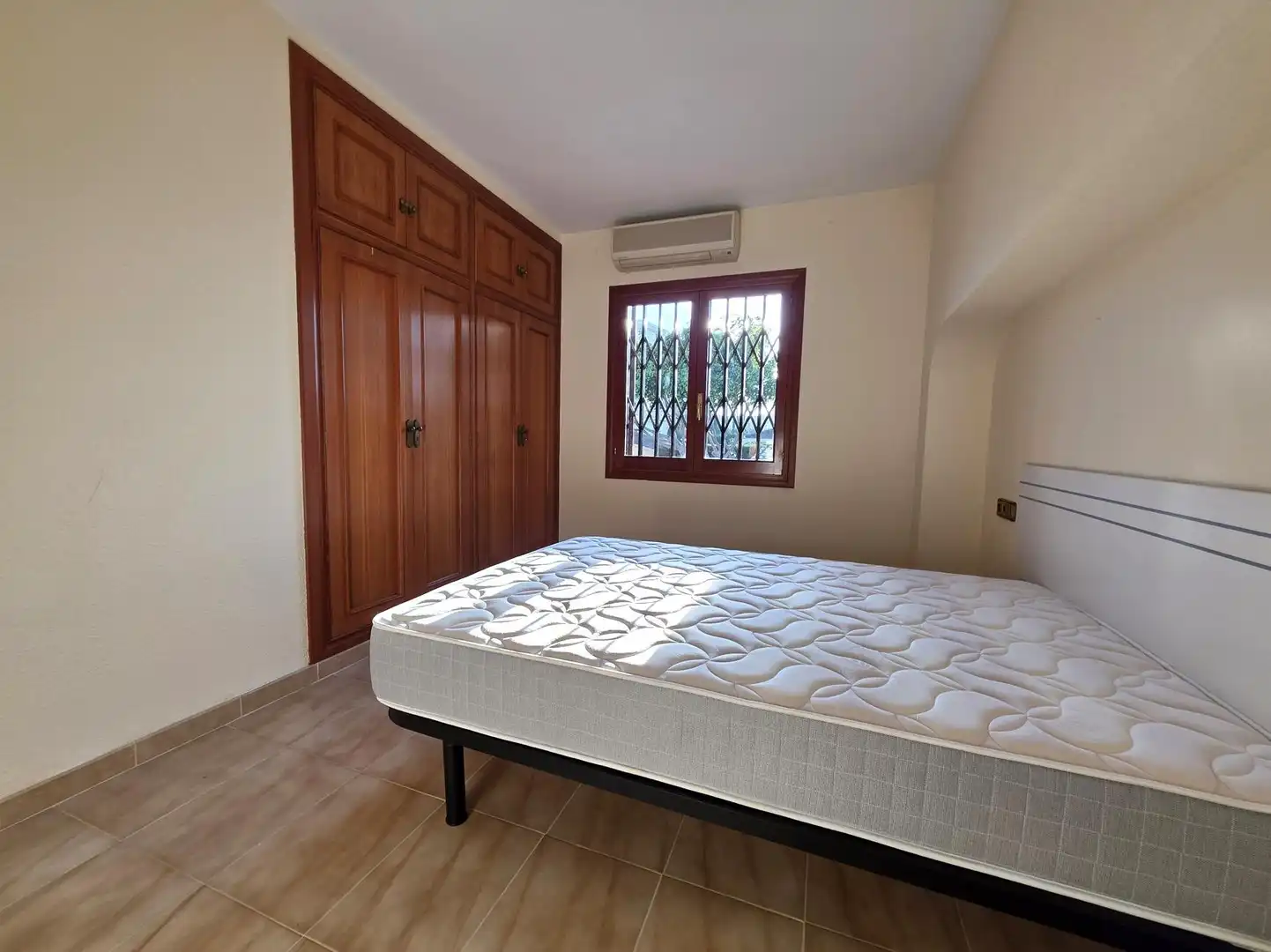 Habitación de Casa o chalet de alquiler en Benicasim / Benicàssim con Aire acondicionado, Jardín privado y Trastero