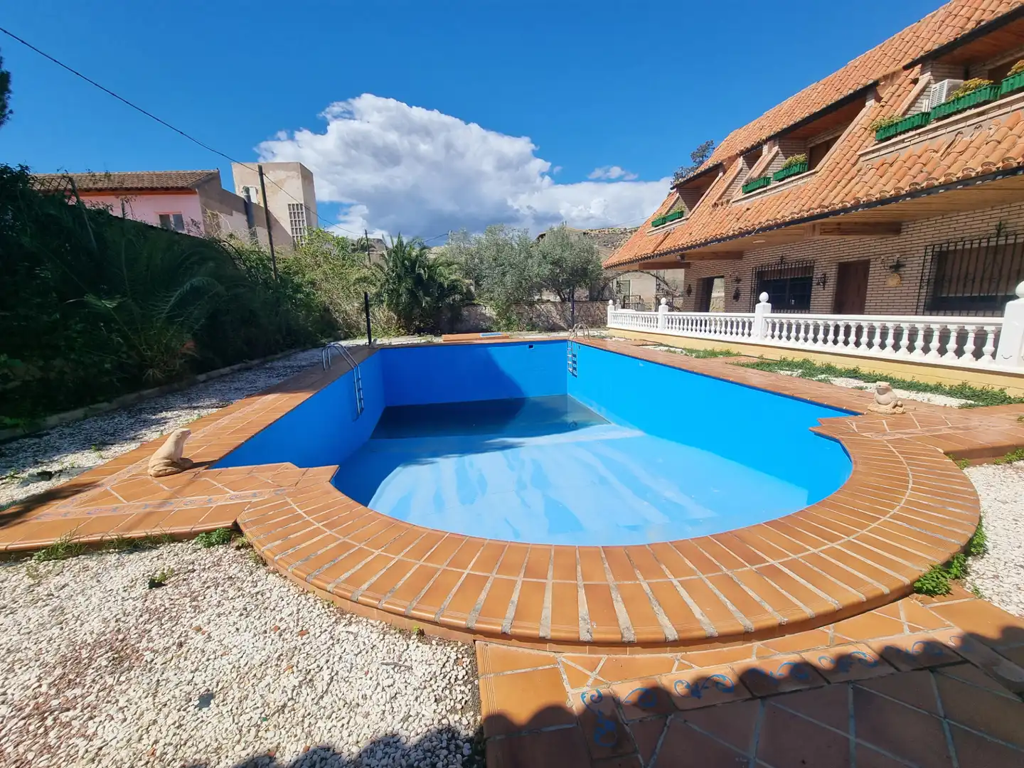 Piscina de Terreno industrial en venta en Almería