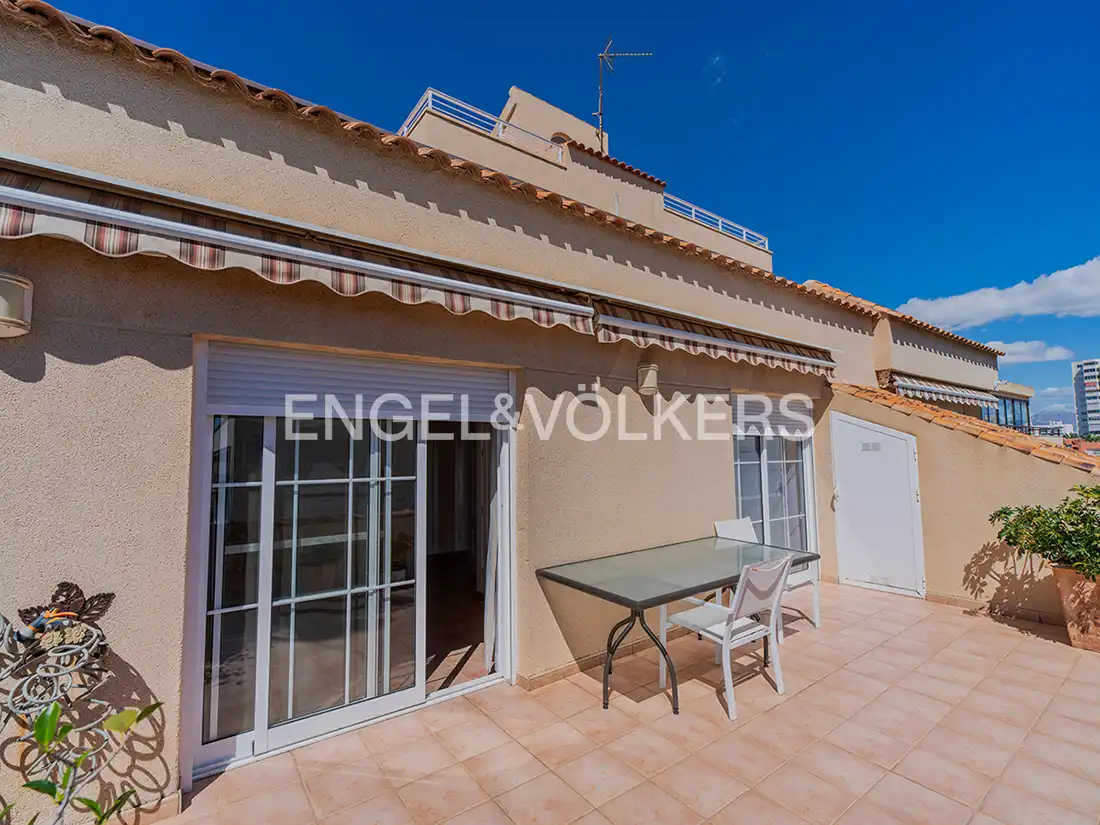 Terrassa de Casa o xalet en venda en Alicante / Alacant amb Aire condicionat, Calefacció i Jardí privat