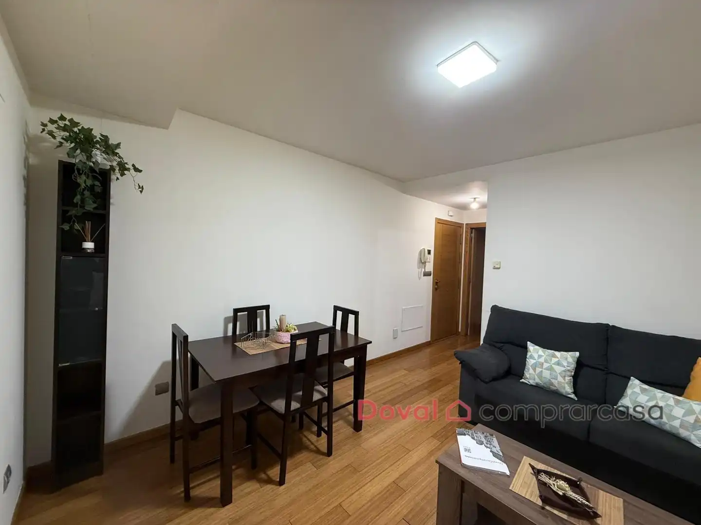 Sala de estar de Piso en venta en Ponteareas con Calefacción, Trastero y Amueblado