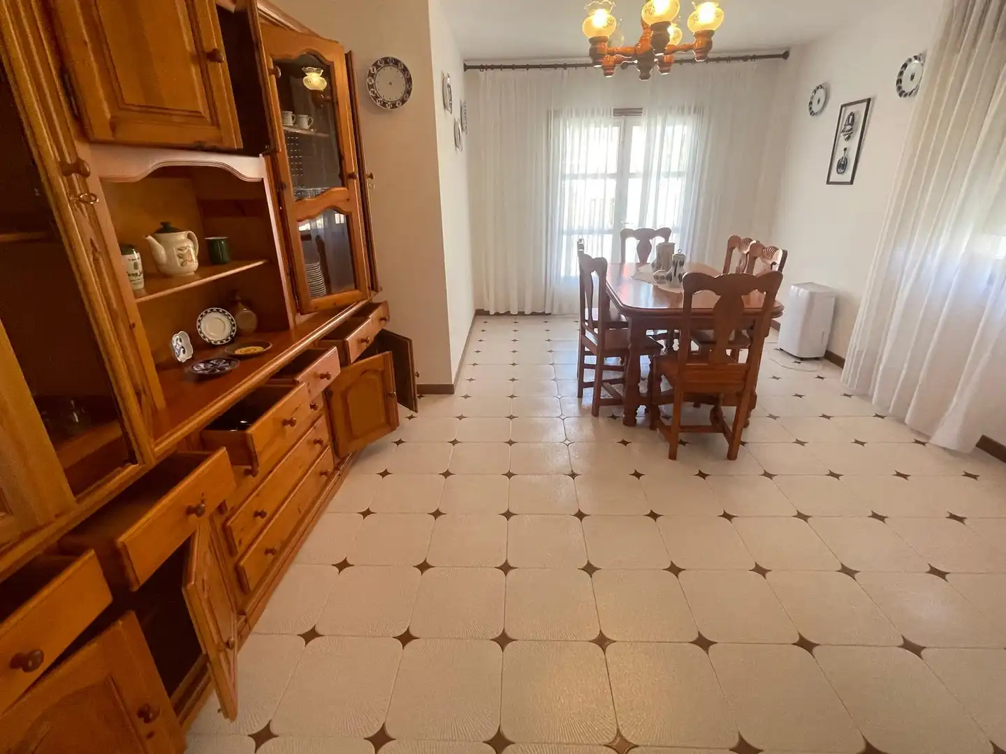 Menjador de Casa o xalet de lloguer en Oleiros amb Jardí privat, Moblat i Forn