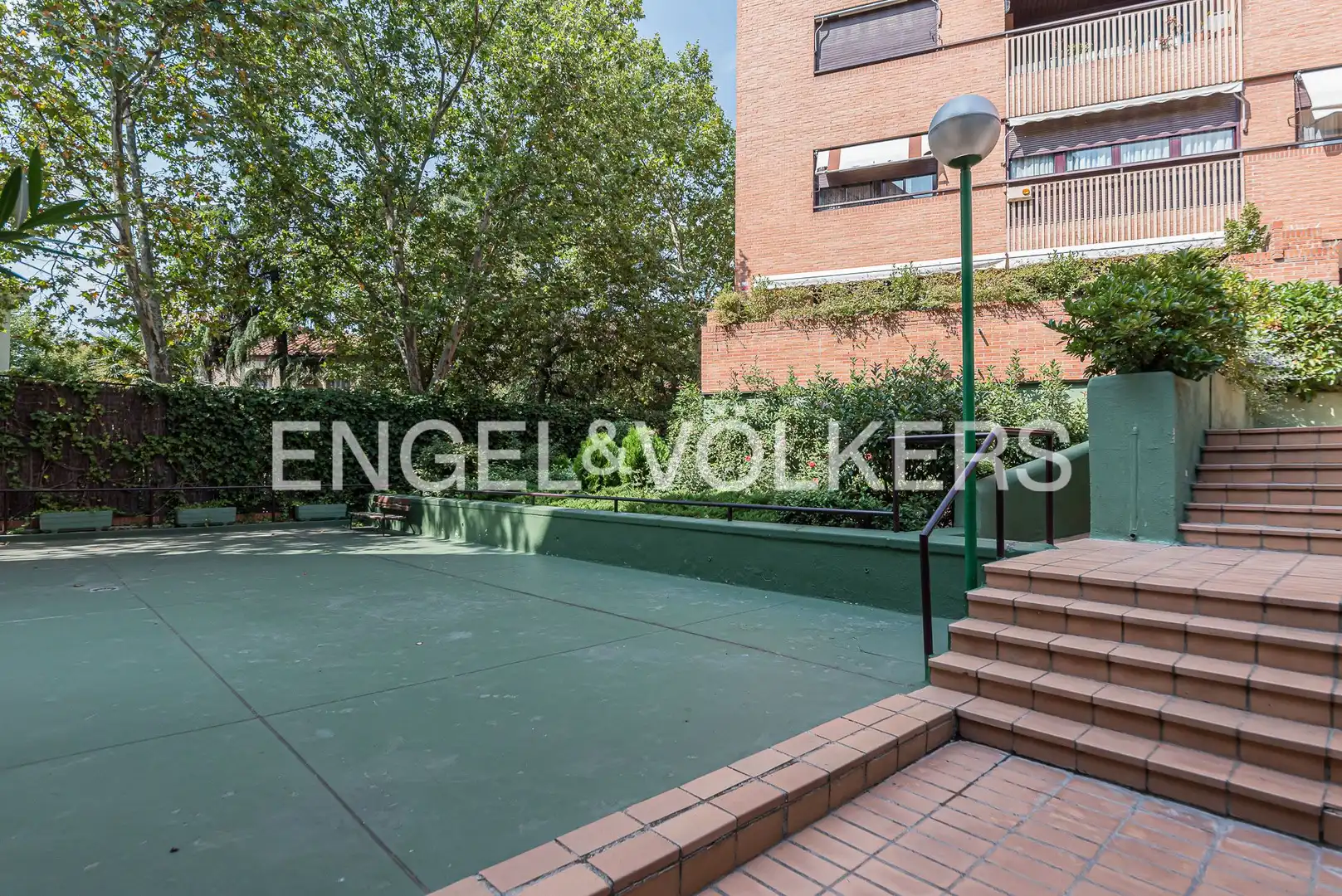 Terrassa de Pis de lloguer en Madrid amb Aire condicionat, Calefacció i Jardí privat