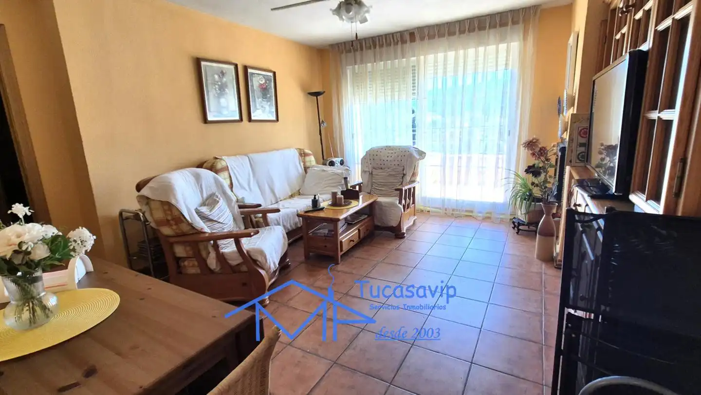 Sala de estar de Piso en venta en Pelayos de la Presa con Terraza y Piscina