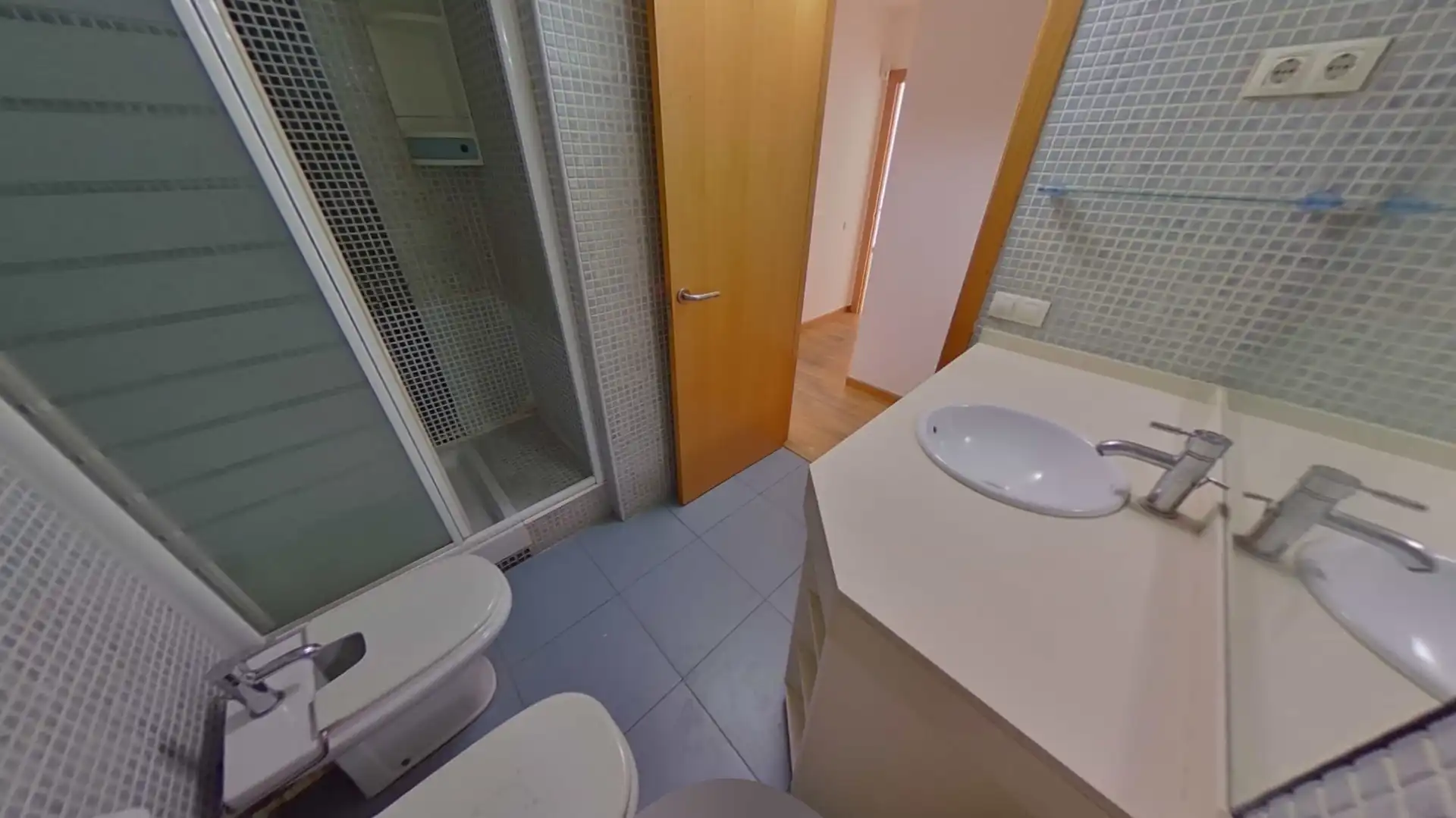 Bathroom of Flat for sale in Sabadell