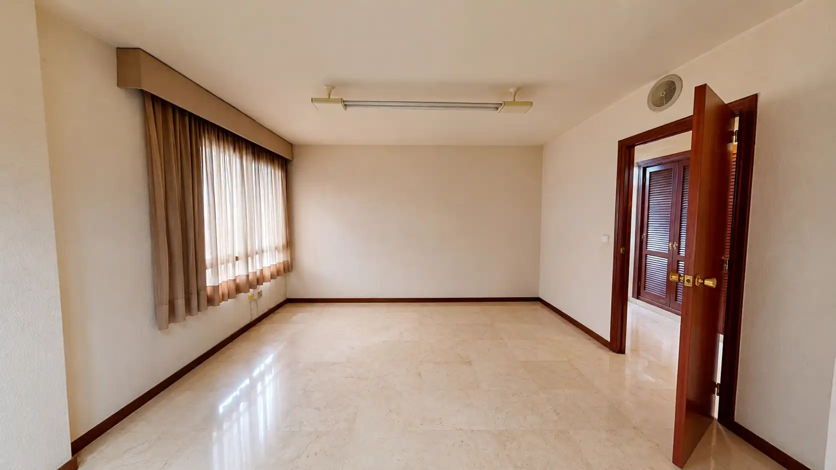 Sala d'estar de Oficina en venda en Alicante / Alacant amb Aire condicionat, Traster i Moblat