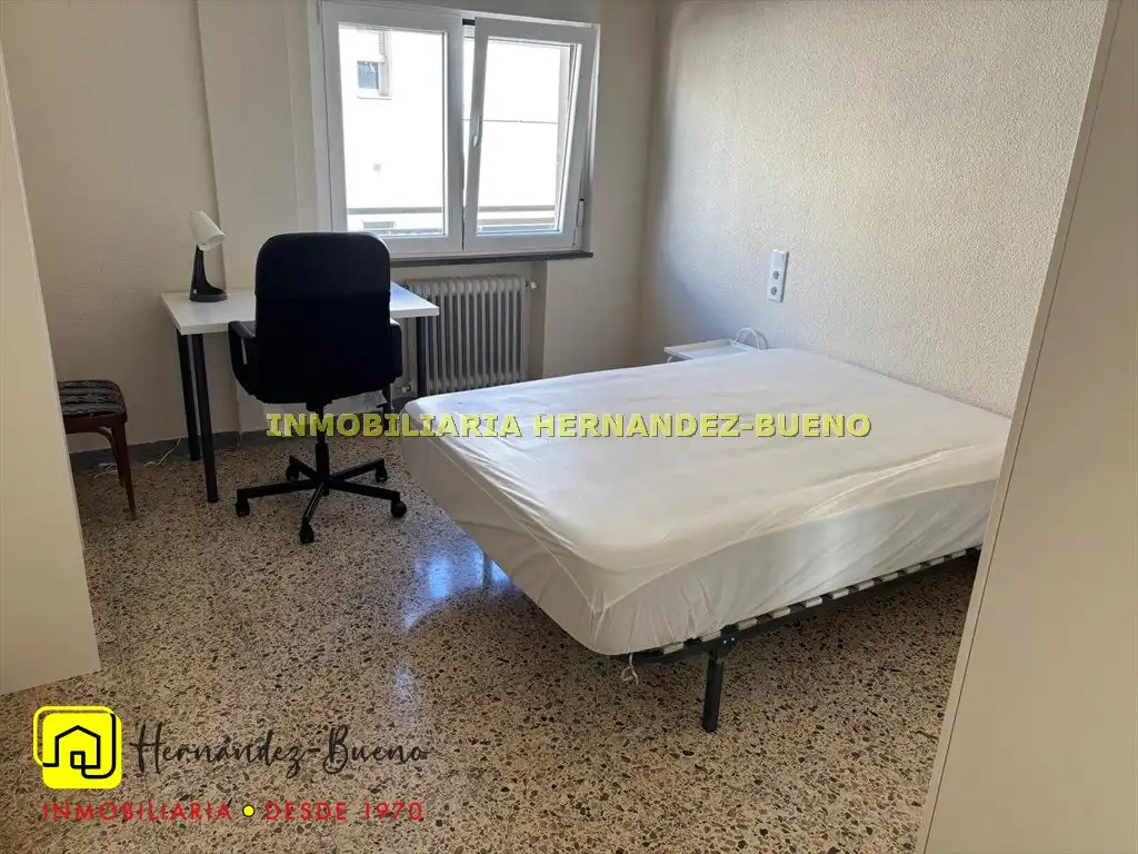 Schlafzimmer von Wohnung zur Miete in Salamanca mit Heizung, Möbliert und Balkon