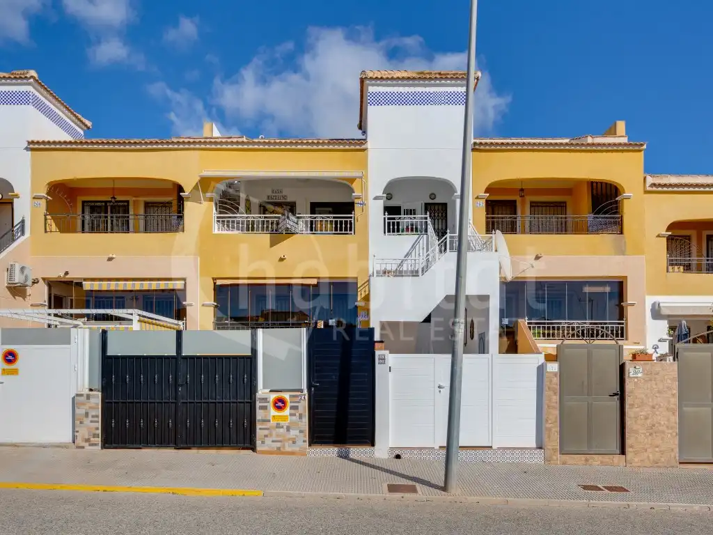 Vista exterior de Apartamento en venta en Los Montesinos con Aire acondicionado y Piscina comunitaria