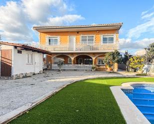 Exterior view of House or chalet for sale in Vilanova i la Geltrú  with Air Conditioner, Heating and Private garden