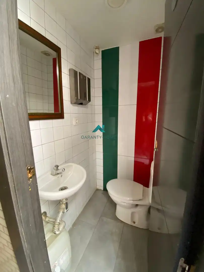 Badezimmer von Geschaftsraum zur Miete in Torredonjimeno mit Klimaanlage