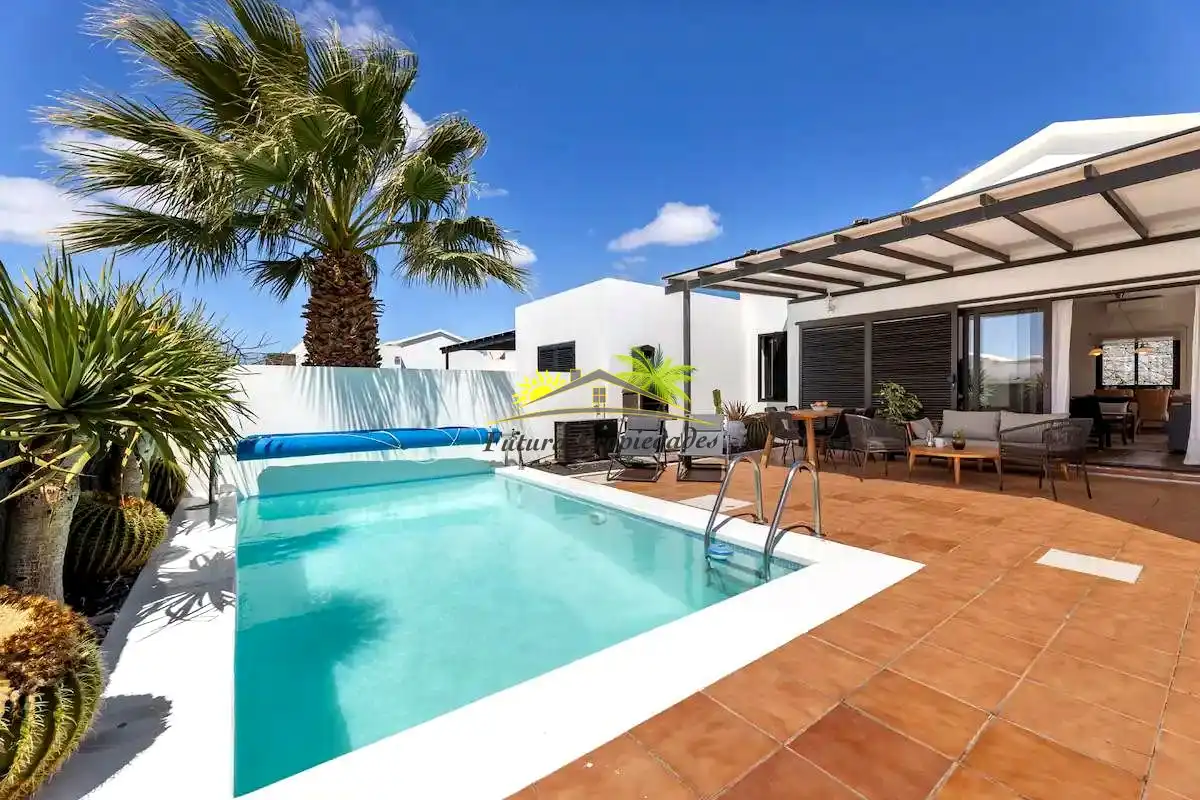 Vista exterior de Casa o chalet en venta en Yaiza con Aire acondicionado, Jardín privado y Piscina
