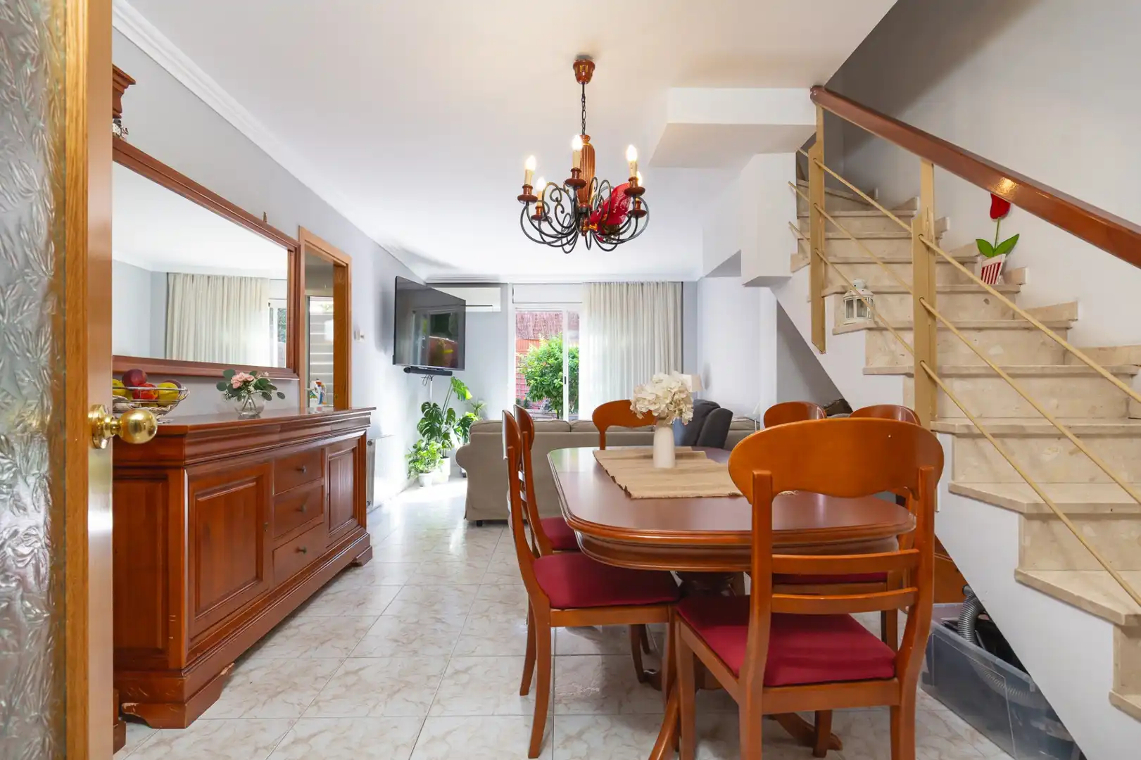 Esszimmer von Erdgeschoss zum Verkauf in Rubí mit Klimaanlage, Heizung und Terrasse