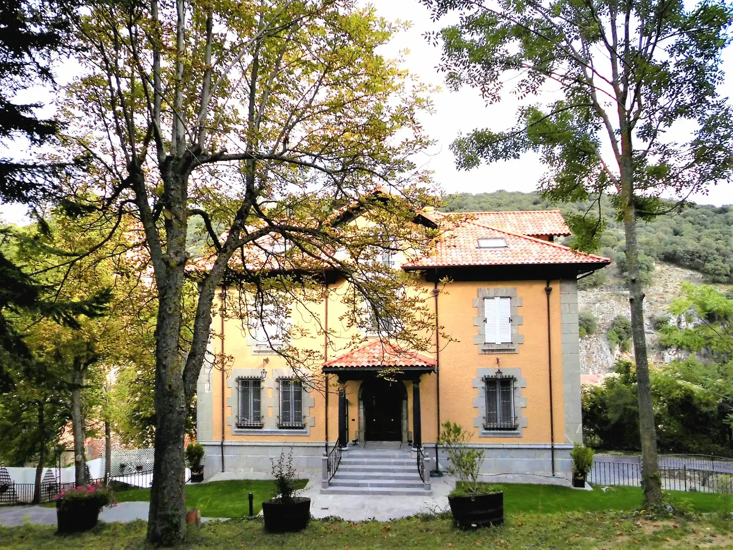 Gebäude zur Miete in Calle Enrique de la Riva, Ortigosa de Cameros