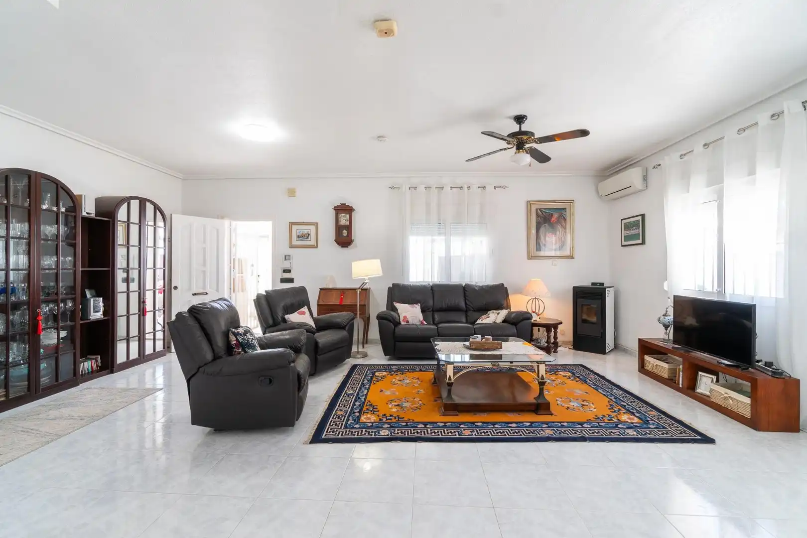 Sala d'estar de Casa o xalet en venda en Orihuela amb Aire condicionat, Jardí privat i Terrassa