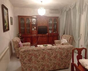 Sala d'estar de Casa o xalet de lloguer en Villaluenga de la Sagra amb Aire condicionat i Terrassa