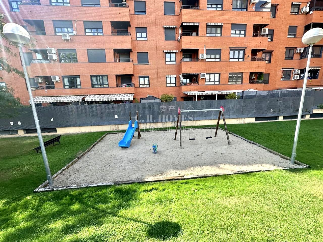Jardí de Planta baixa en venda en Valdemoro amb Calefacció, Traster i Moblat