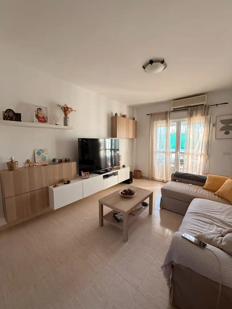 Sala de estar de Casa adosada en venta en Carrión de los Céspedes con Terraza