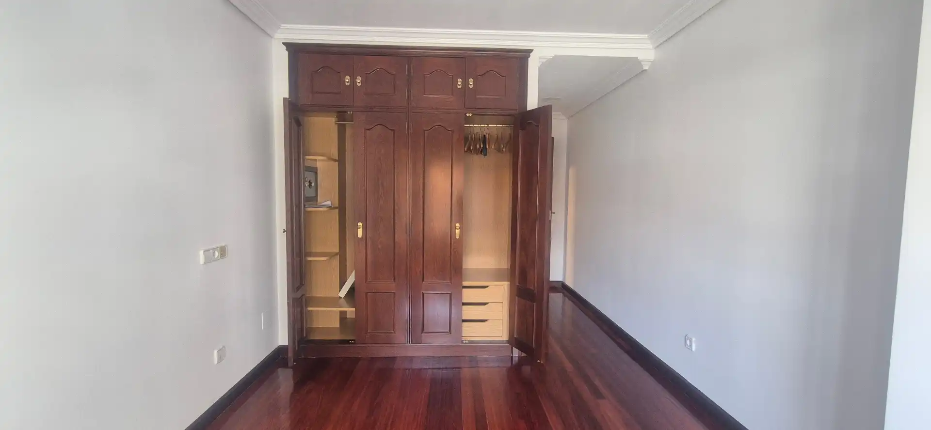 Bedroom of Flat for rent in Vigo   with Heating, Parquet flooring and Storage room