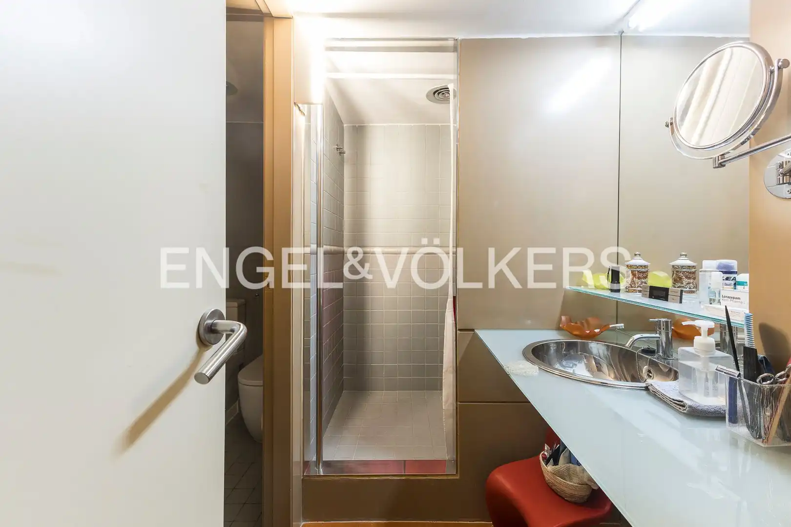Badezimmer von Maisonette zum Verkauf in Barcelona mit Heizung und Parkett