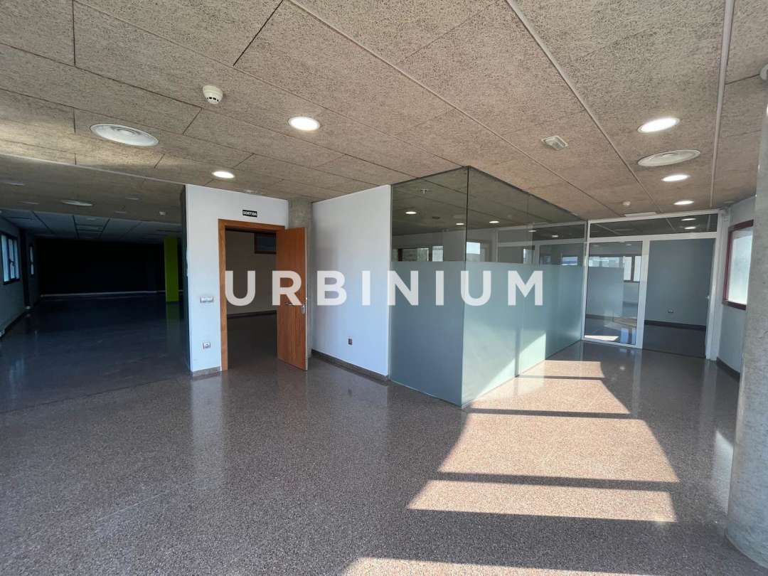 Office to rent in Girona Capital  with Air Conditioner and Heating