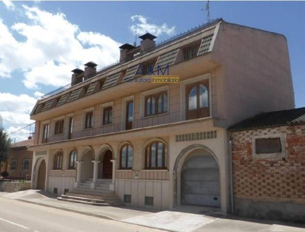 Casa adosada en Venta en Onésimo Redondo, 37 en Pesquera de Duero
