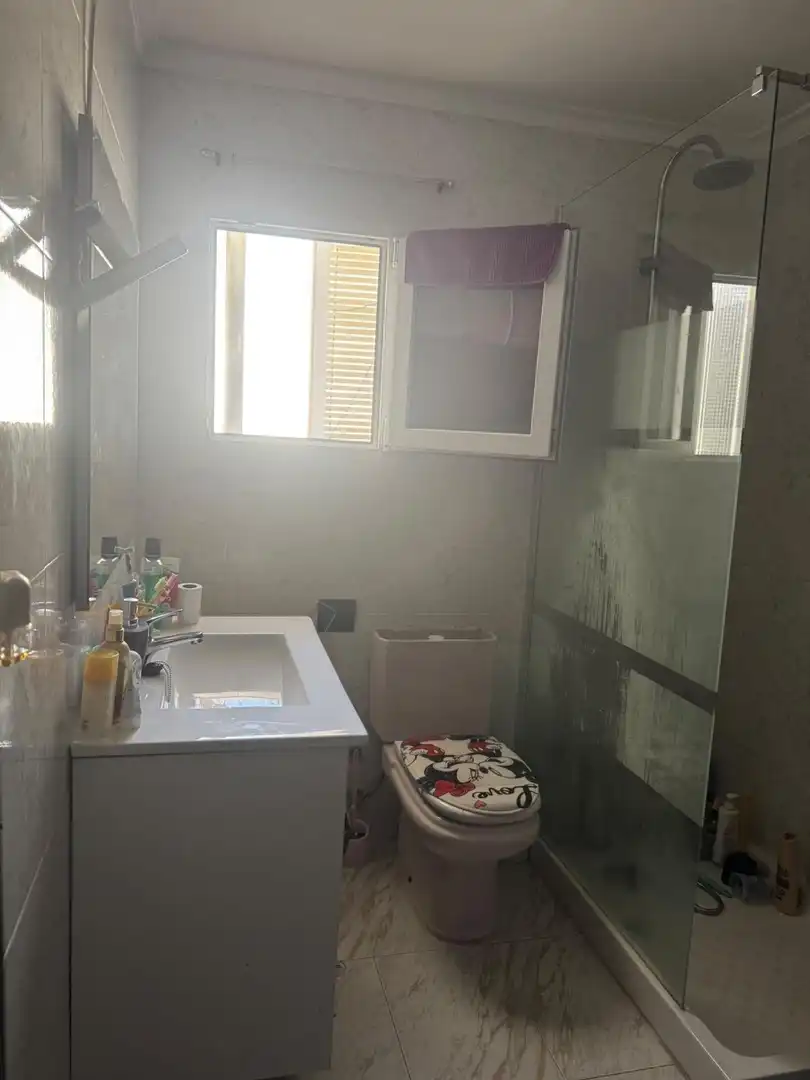 Bathroom of Flat for sale in Canals  with Air Conditioner, Furnished and Balcony
