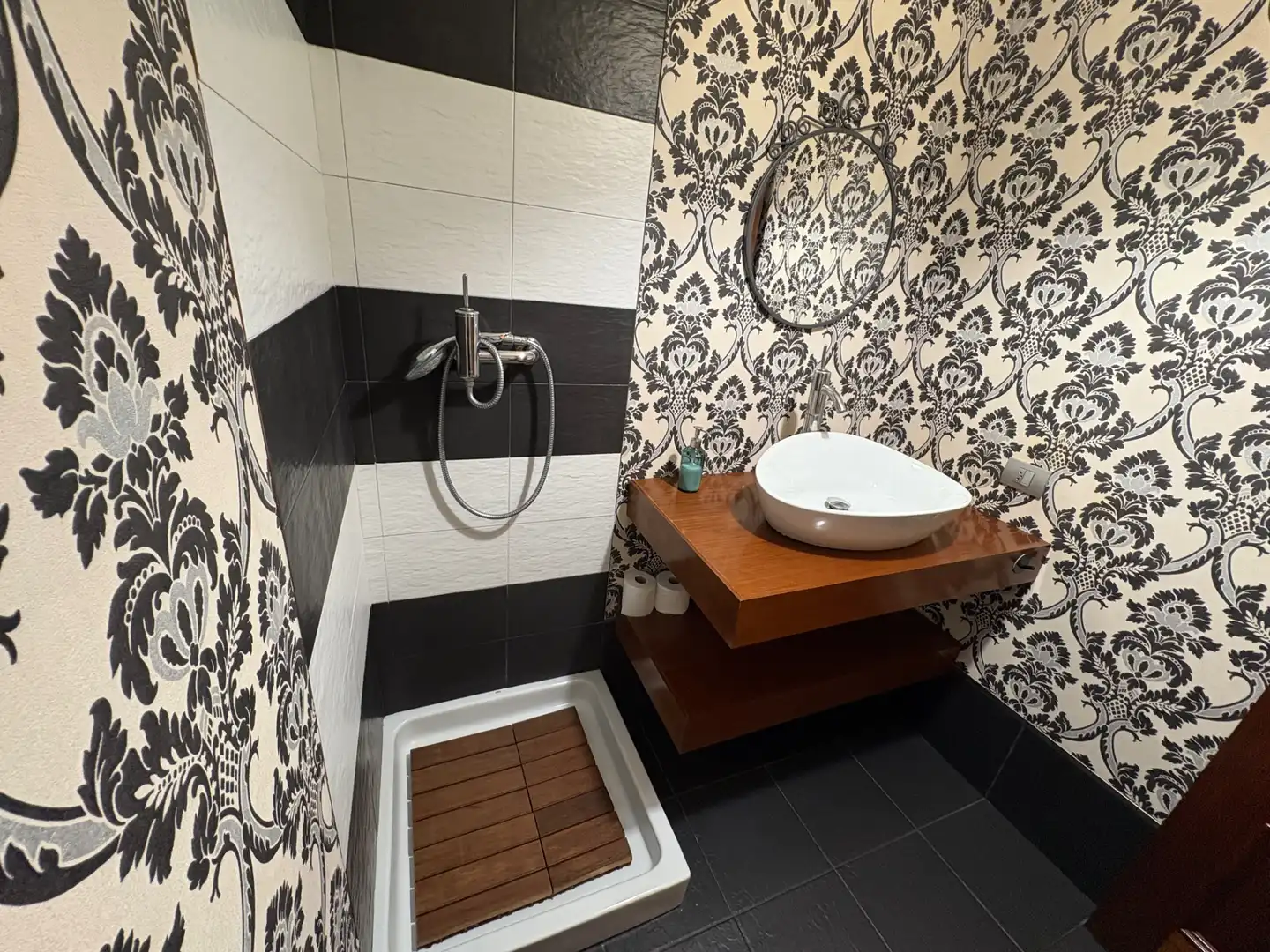 Baño de Casa adosada en venta en Culleredo con Calefacción, Jardín privado y Parquet