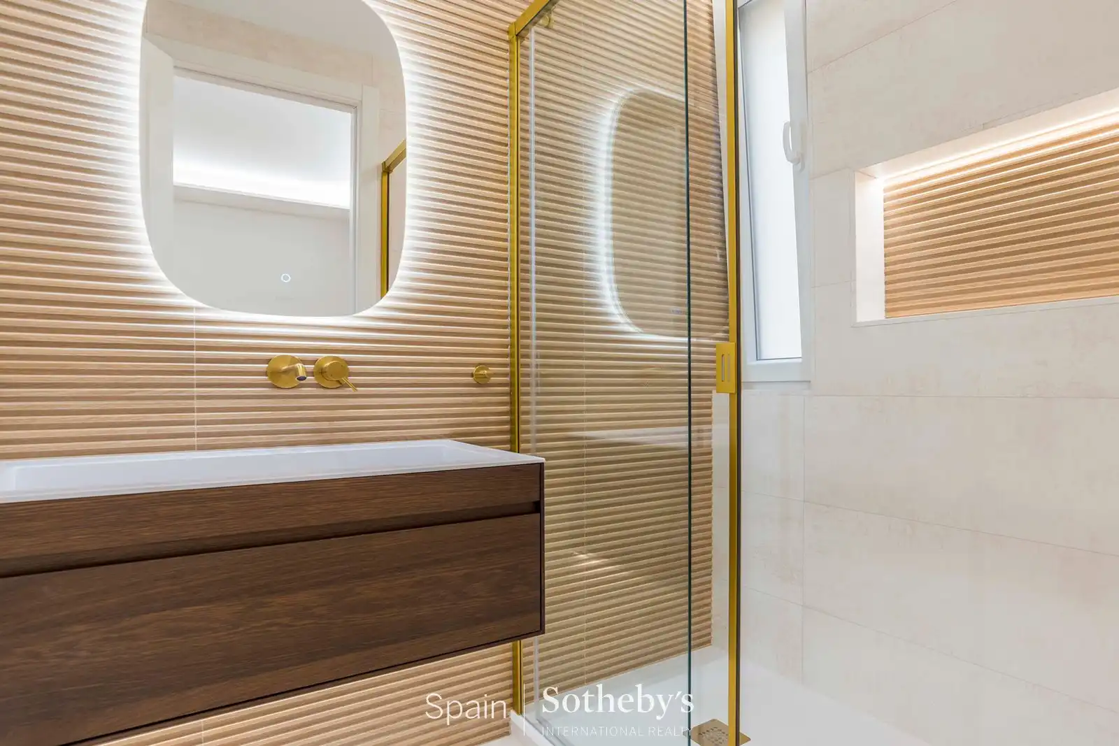 Bany de Apartament en venda en Madrid amb Aire condicionat i Calefacció