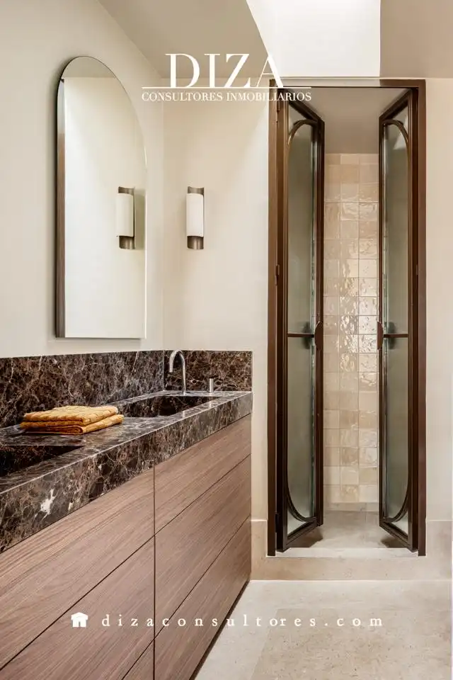 Badezimmer von Maisonette zum Verkauf in Madrid mit Klimaanlage und Terrasse