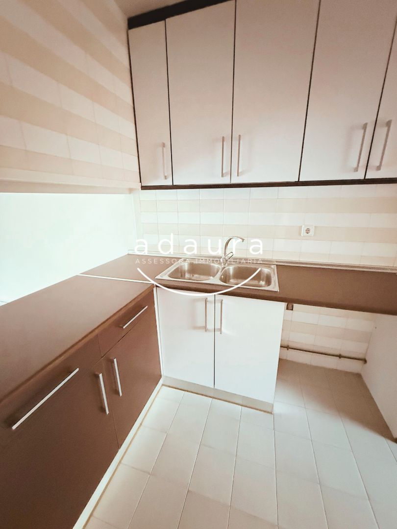 Cuina de Dúplex de lloguer en Mataró amb Calefacció, Moblat i Forn