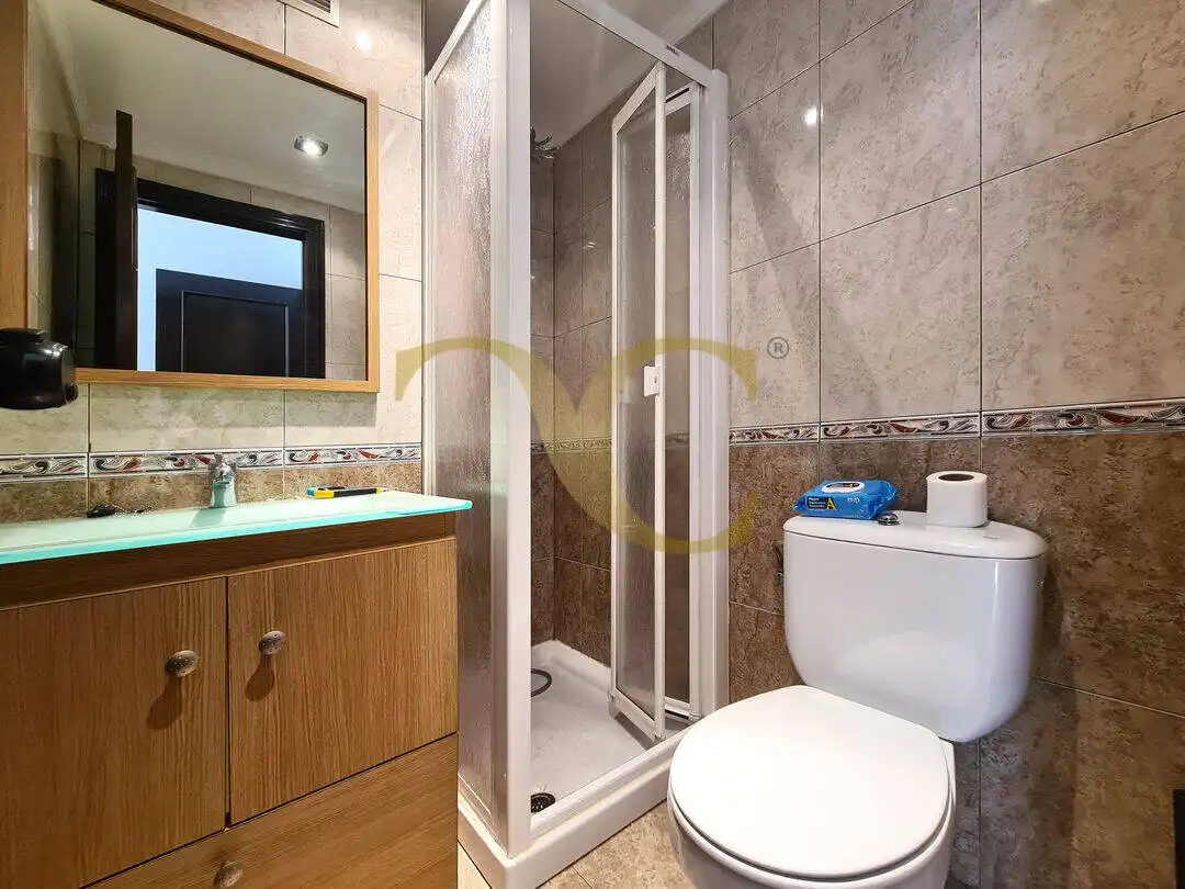 Baño de Piso en venta en Oviedo  con Calefacción y Trastero