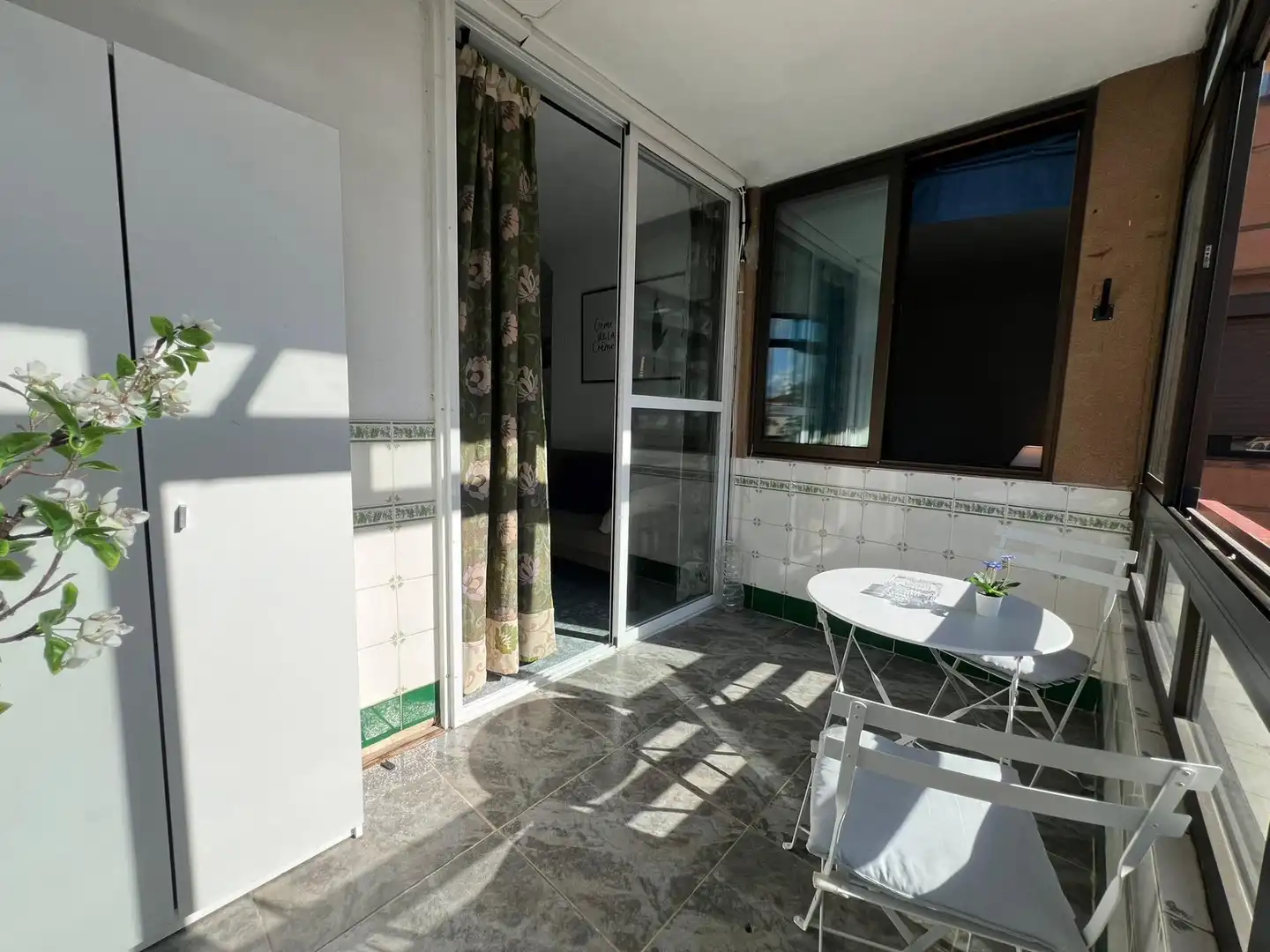 Schlafzimmer von Wohnungen zur Miete in Fuengirola mit Klimaanlage, Terrasse und Gemeinschaftspool