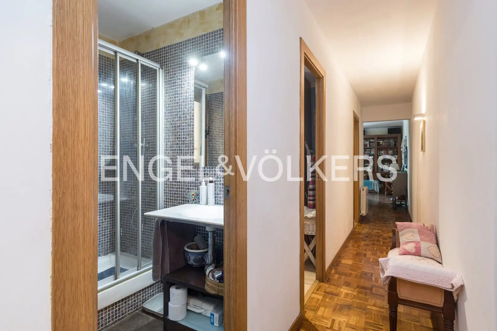 Flat for sale in Barcelona  with Air Conditioner, Heating and Parquet flooring