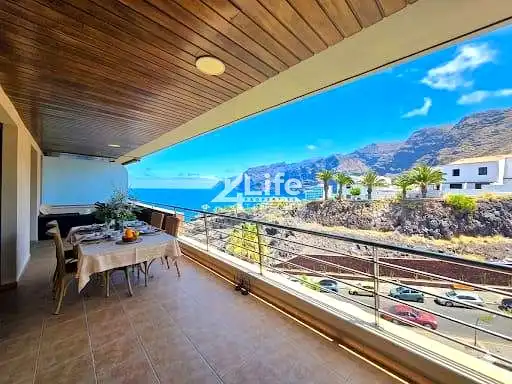 Vista exterior de Àtic en venda en Santiago del Teide amb Aire condicionat, Terrassa i Piscina