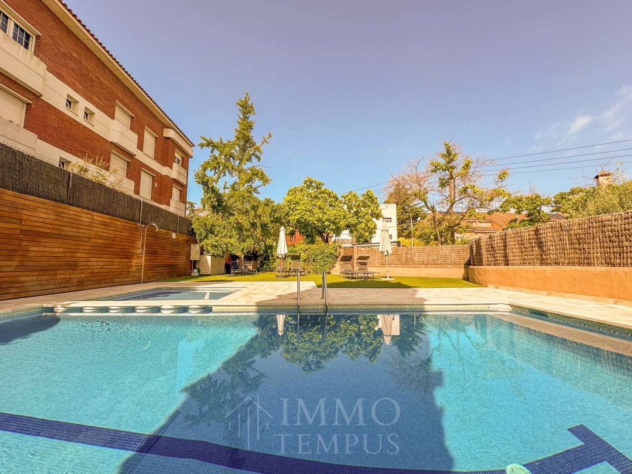 Piscina de Casa o xalet en venda en Sant Cugat del Vallès amb Aire condicionat, Terrassa i Piscina comunitària
