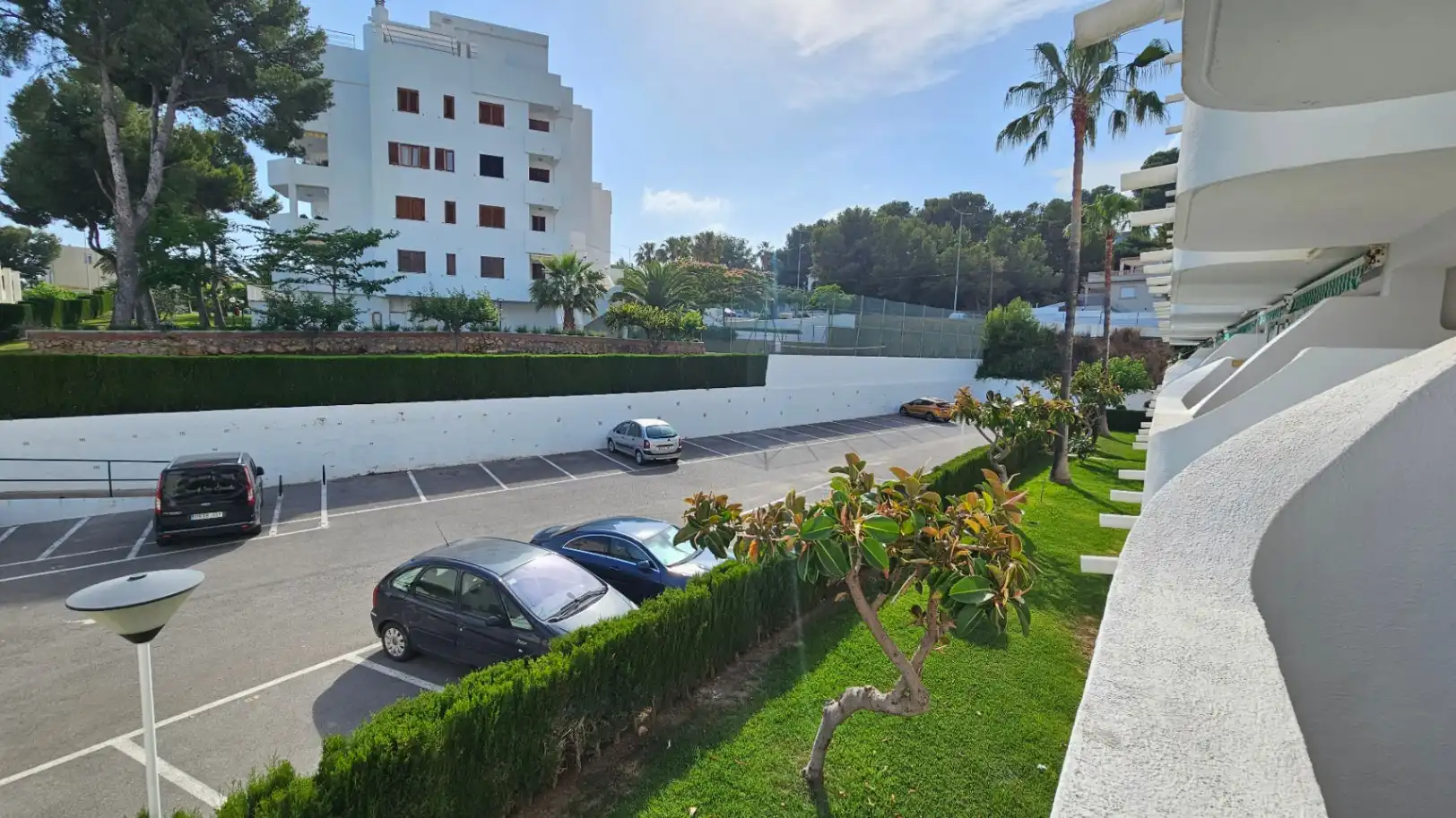Parkplatz von Wohnungen zum Verkauf in Alcalà de Xivert mit Klimaanlage, Heizung und Privatgarten