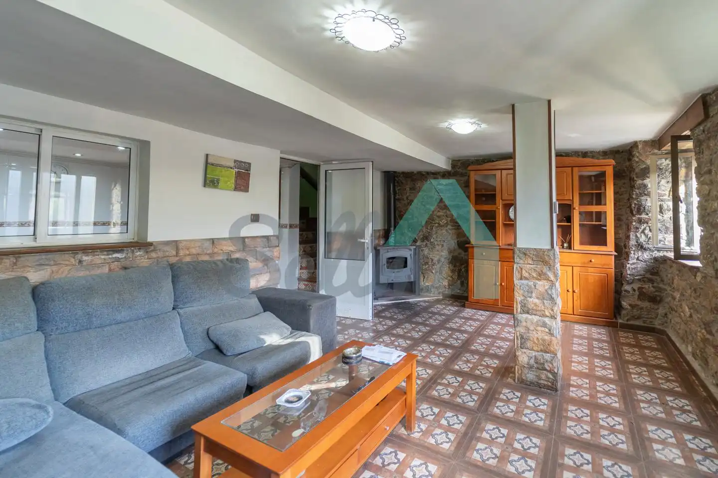 Sala d'estar de Casa o xalet en venda en Oviedo  amb Calefacció, Jardí privat i Terrassa