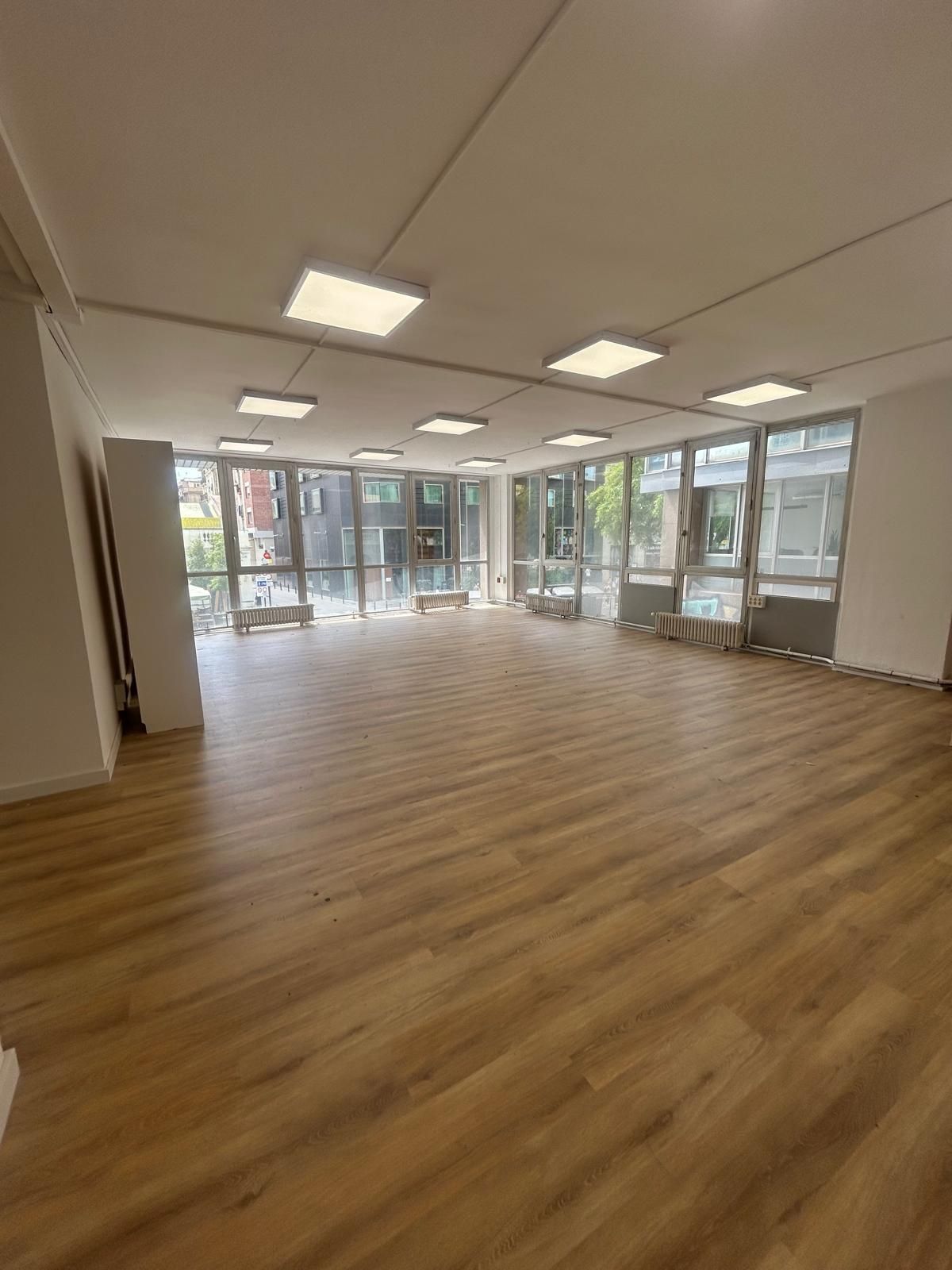 Office to rent in  Barcelona Capital  with Air Conditioner and Heating