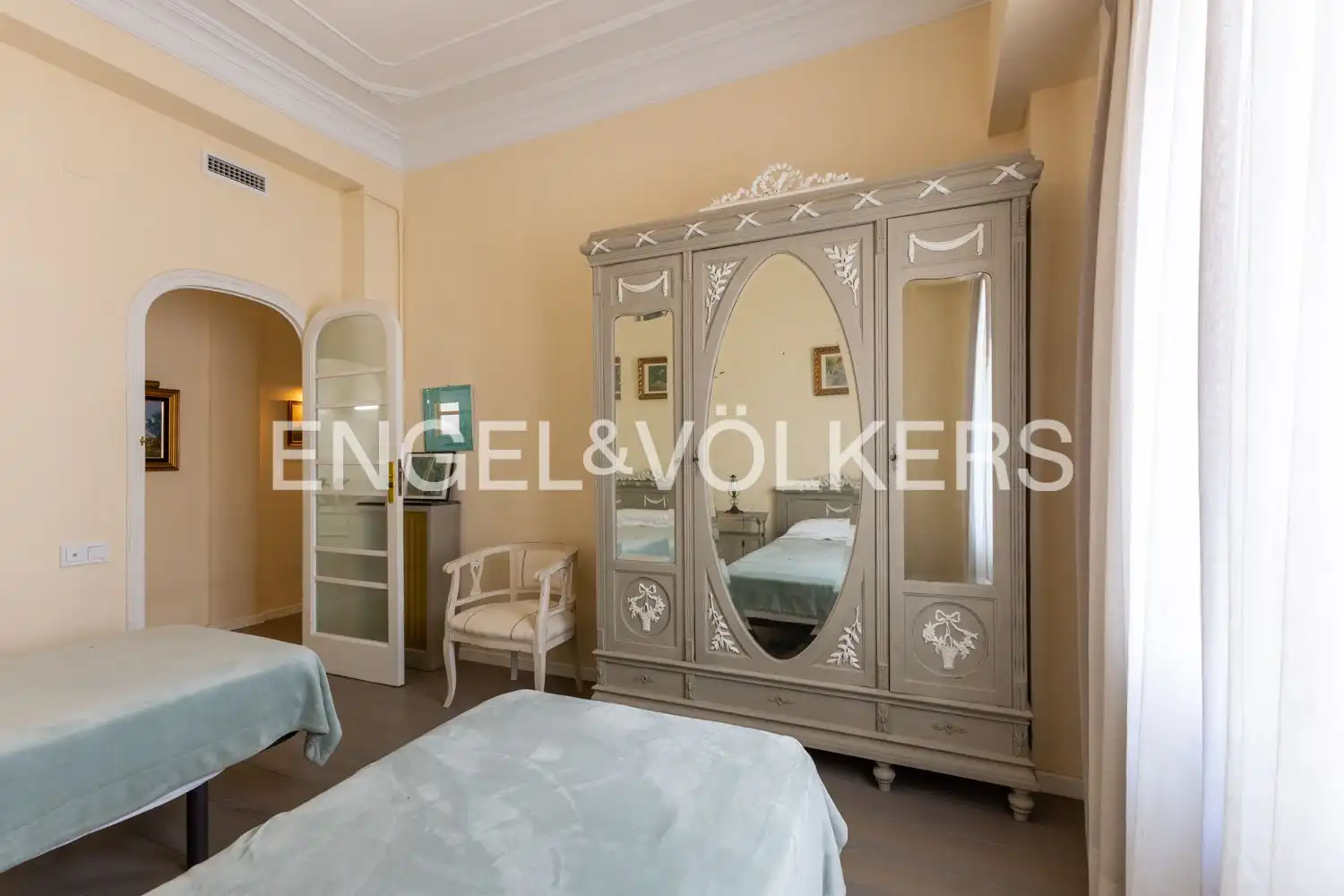 Schlafzimmer von Wohnung zur Miete in Valencia mit Heizung