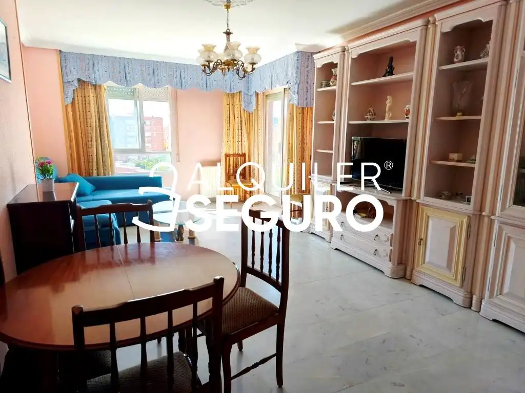 Flat with lift to rent in Valencia
