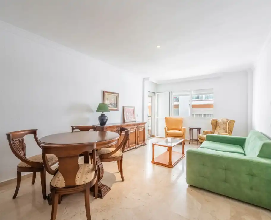 Piso con ascensor en venta en Estepona Pueblo, imagen 3