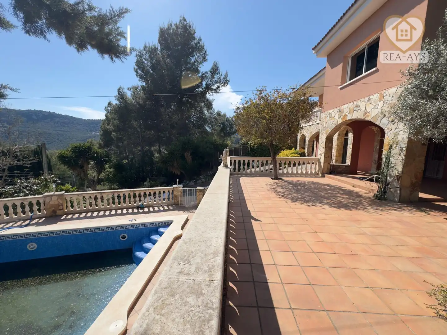 Piscina de Casa o xalet en venda en Vallirana amb Calefacció, Jardí privat i Terrassa