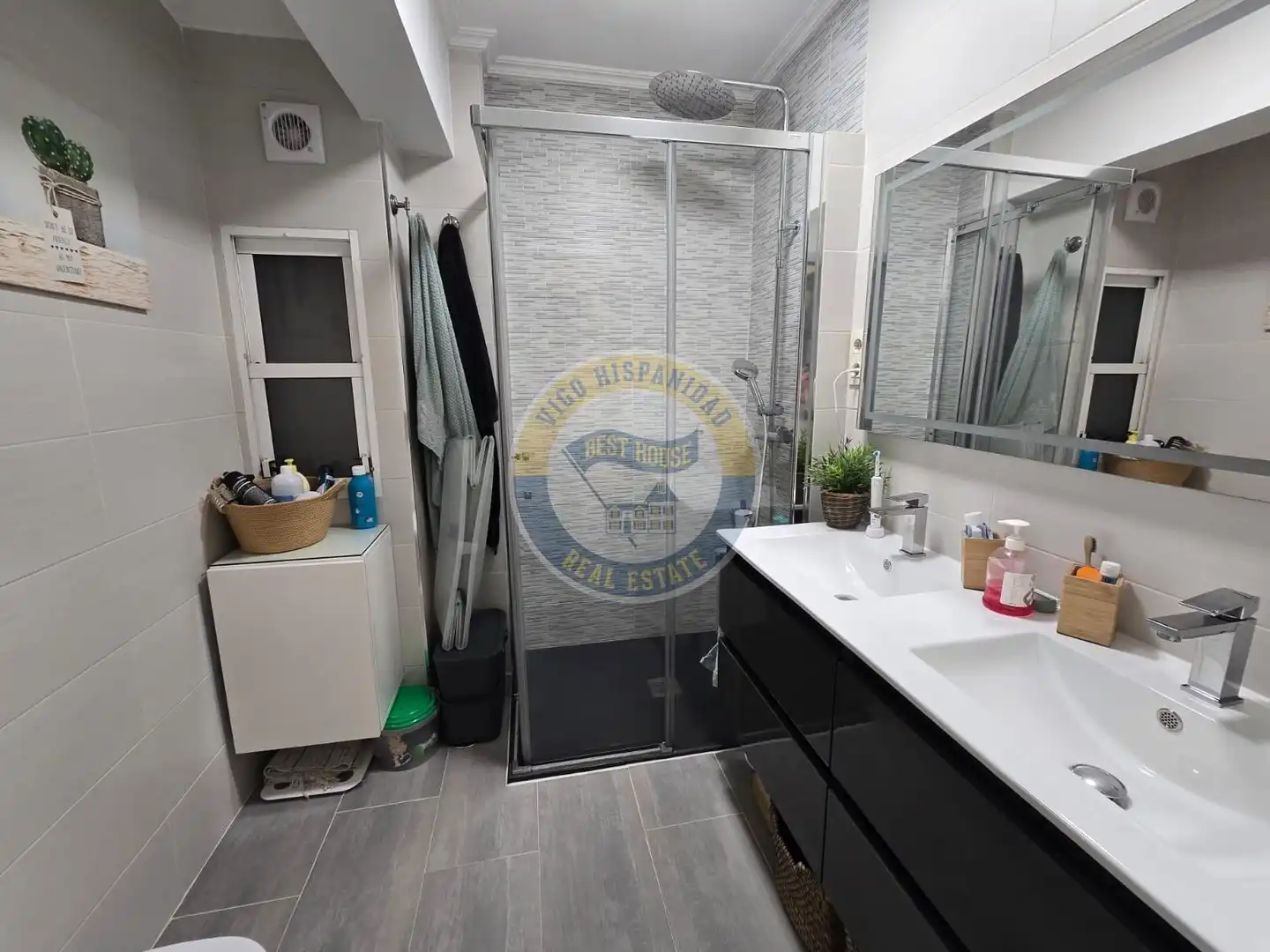 Bathroom of Flat for sale in Vigo   with Terrace and Furnished